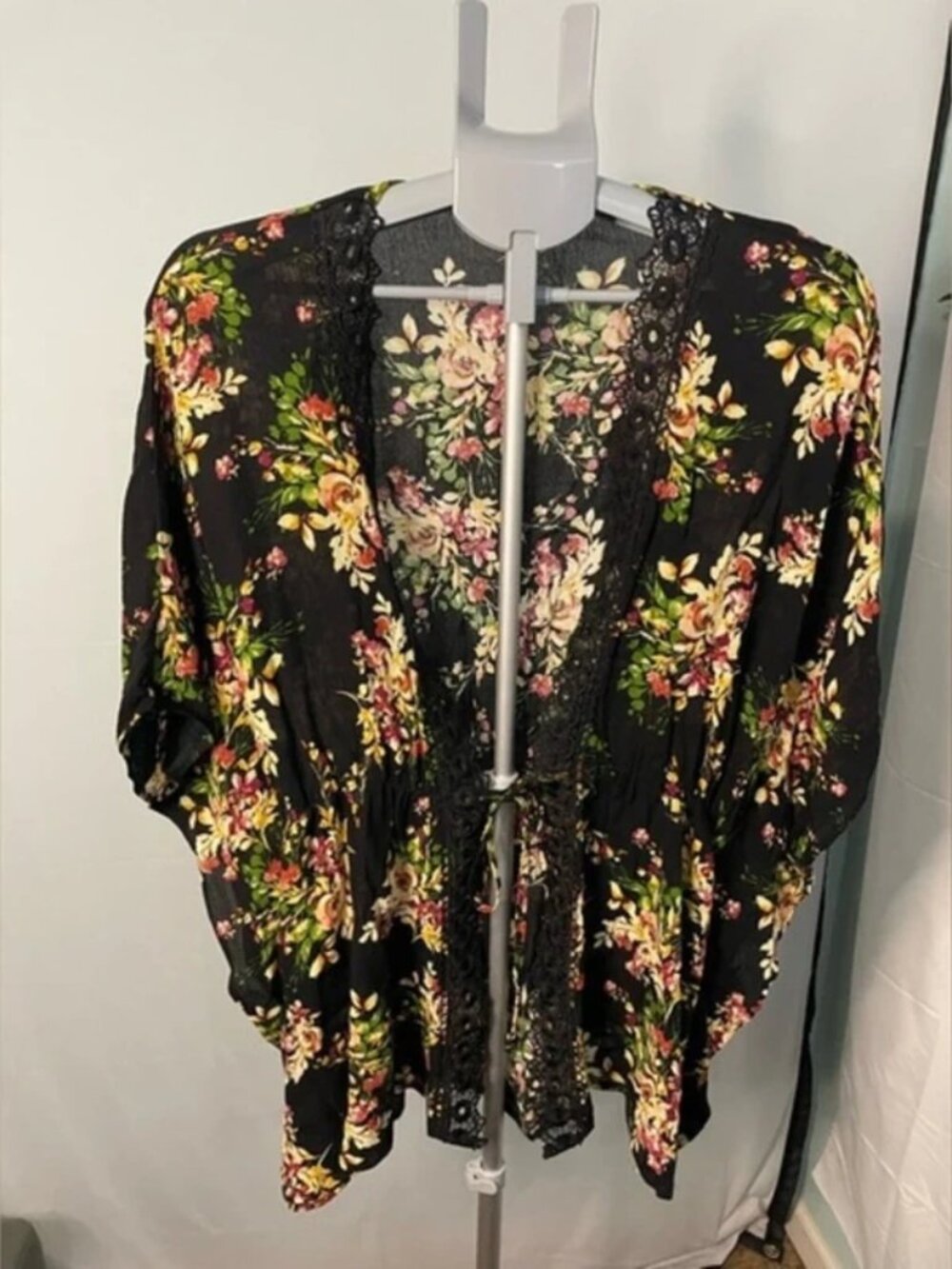 Charlotte Russe Floral Kimono Cardigan Womens Medium Black Lace Trim Boho Top